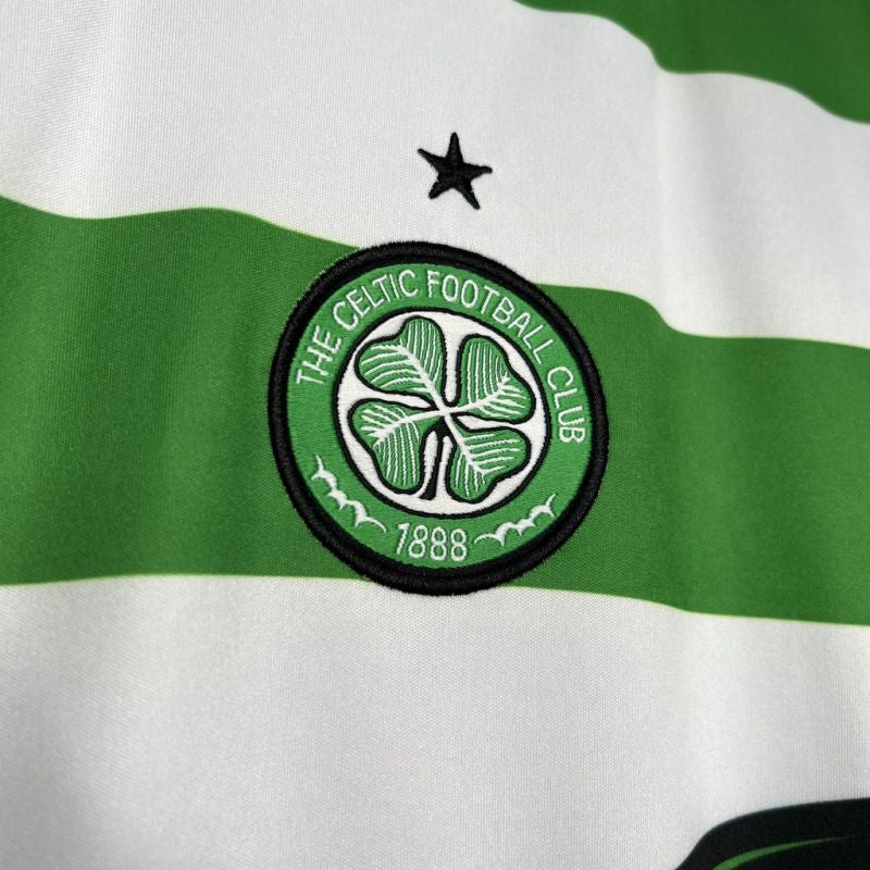 Celtic FC 2005-2006 home football shirt with green and white hoops and club crest